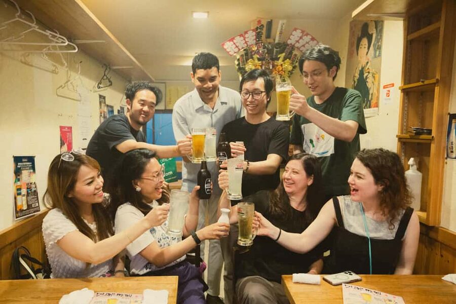 Tokyo: Shinjuku Izakaya and Golden Gai Bar Hopping Tour (2h) - Getting your bearings in Shinjuku’s night maze