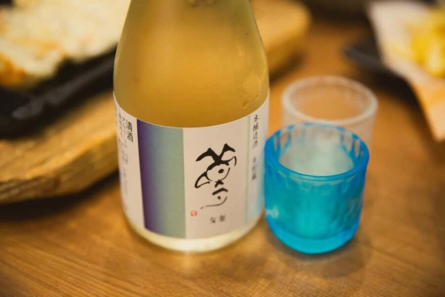 Tokyo: Shinjuku Izakaya and Golden Gai Bar Hopping Tour (2h) - Kabukicho neon lanes: small clubs, snack bars, and karaoke energy
