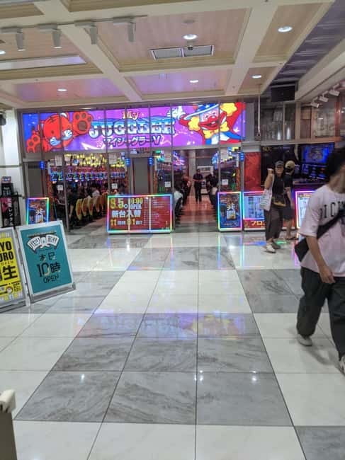 Tokyo Shinjuku : Private Walking Night Tour with Pachinko - Night in Shinjuku, With a Local in Charge