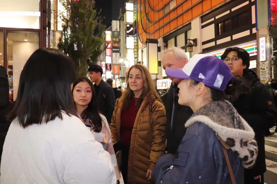 Tokyo: Shinjuku tour with university students in Tokyo - English-Speaking University Guides: Friendly, Clear, and Easy to Ask Questions