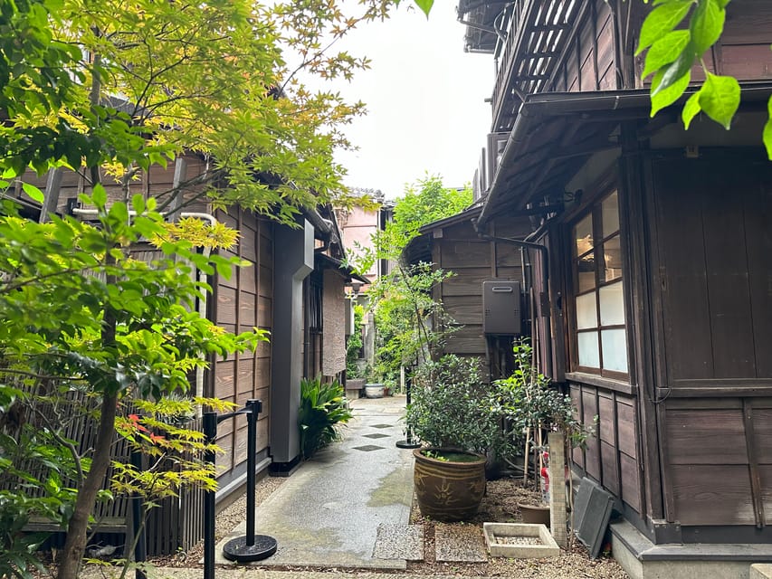 Tokyo:Stroll in Old traditional culture towns~Yanaka & Nezu - Why Yanaka and Nezu Feel Like Old Tokyo