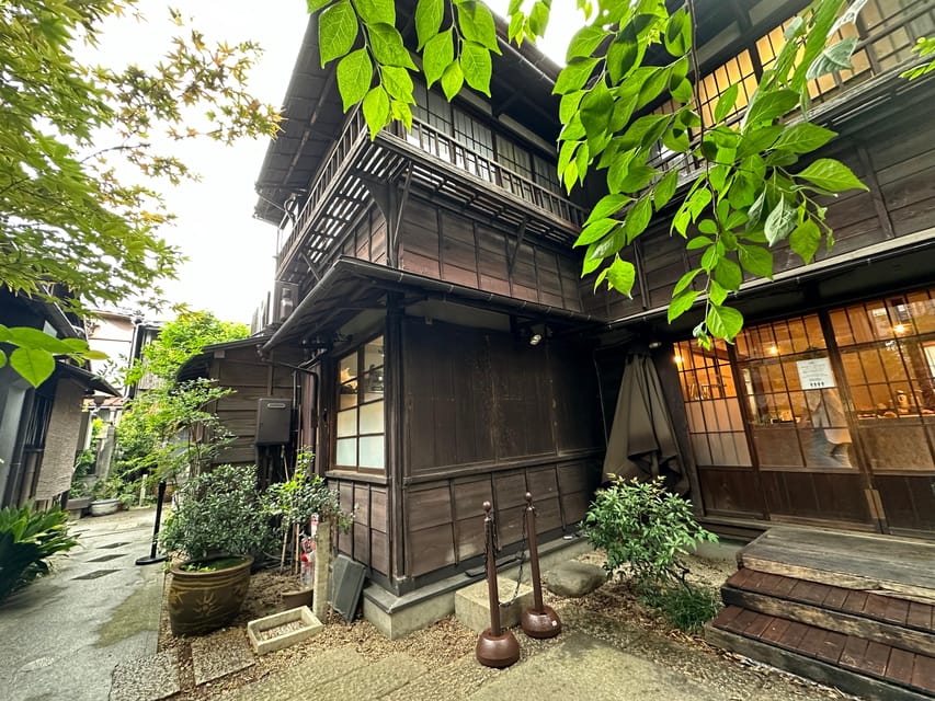 Tokyo:Stroll in Old traditional culture towns~Yanaka & Nezu - Seasonal Extras: Sakura Mochi in Spring, Summer Café Stop