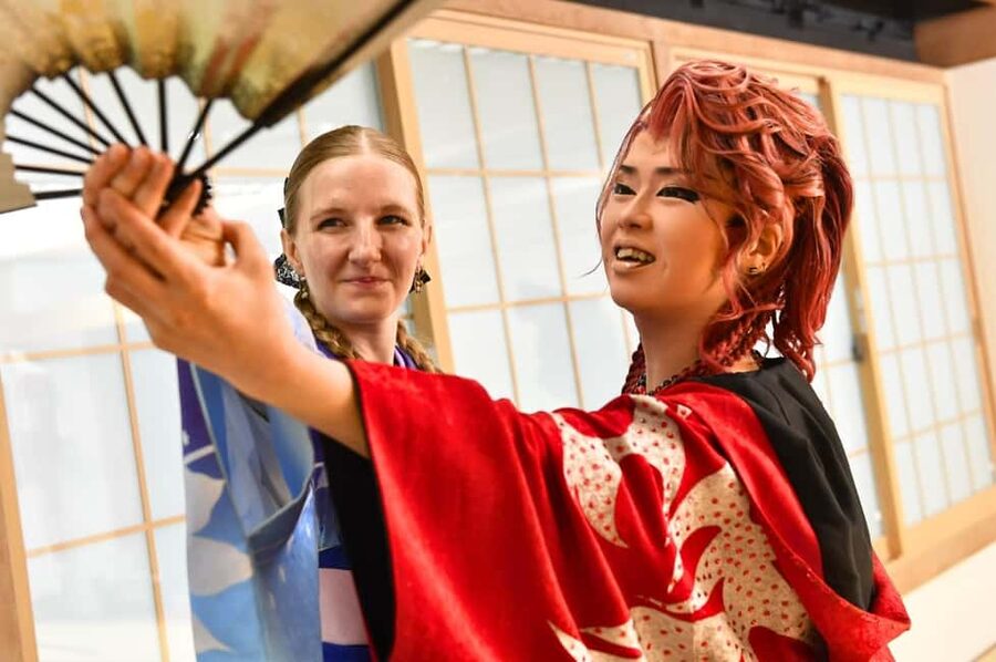 Tokyo: Taishu Engeki Show with Kimono and Sword Lesson - Two Timing Options, One Program: 2:20pm or 5:40pm