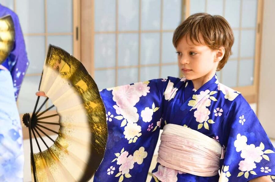 Tokyo: Taishu Engeki Show with Kimono and Sword Lesson - Kimono Dressing on Tatami: Instant Culture, Clear Rules