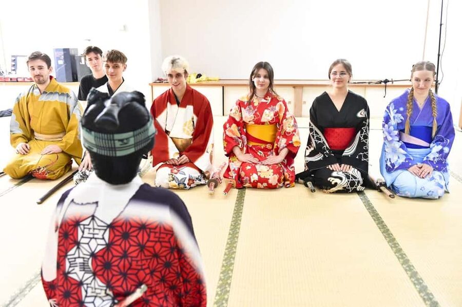 Tokyo: Taishu Engeki Show with Kimono and Sword Lesson - Commemorative Photos in Kimono: Make It a Real Souvenir