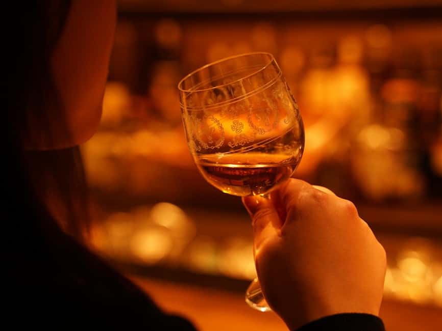Tokyo: Tasting Japanese Whiskies Experience - How the tasting feels: guided, not scripted