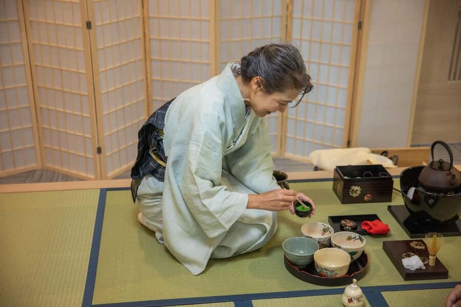 Tokyo: Tea Ceremony Experience in Asakusa - How the group size changes your experience