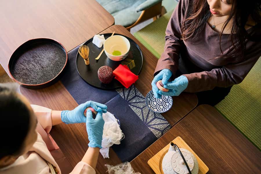 Tokyo: Tea Ceremony & Japanese Traditional Sweets - Walking in and settling before the tea ceremony begins