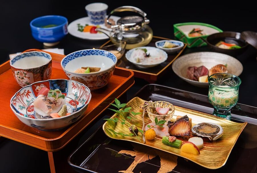Tokyo: Traditional Japanese Performing Arts Show and Dinner - The kaiseki omakase-style dinner: what’s on your plate