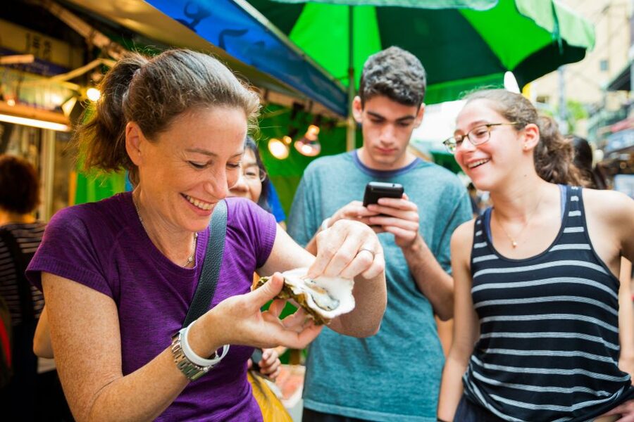 Tokyo: Tsukiji Fish Market Food and Culture Walking Tour - What to Bring and How to Survive the Market Physically