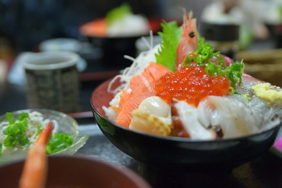 Tokyo: Tsukiji Fish Market Tour with 6 Stops & Seafood Lunch - Tsukiji Hongan-ji: The Spiritual Warm-Up Before the Seafood