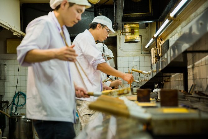 Tokyo : Tsukiji Fish Market Tour with Fresh Sashimi Tasting - Enjoying the atmosphere of a wholesale market without the stress