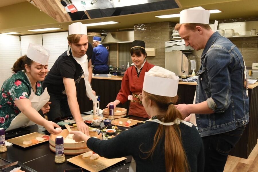 Tokyo: Tsukiji Market Guided Tour & Sushi-Making Experience - Key highlights worth your attention