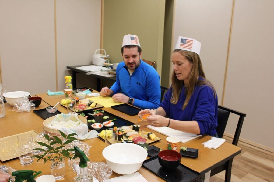 Tokyo: Tsukiji Market Guided Tour & Sushi-Making Experience - Public transport to the kitchen near Tokyo Tower