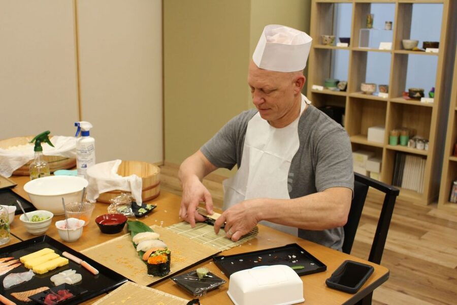 Tokyo: Tsukiji Market Guided Tour & Sushi-Making Experience - Who this Tsukiji tour suits best