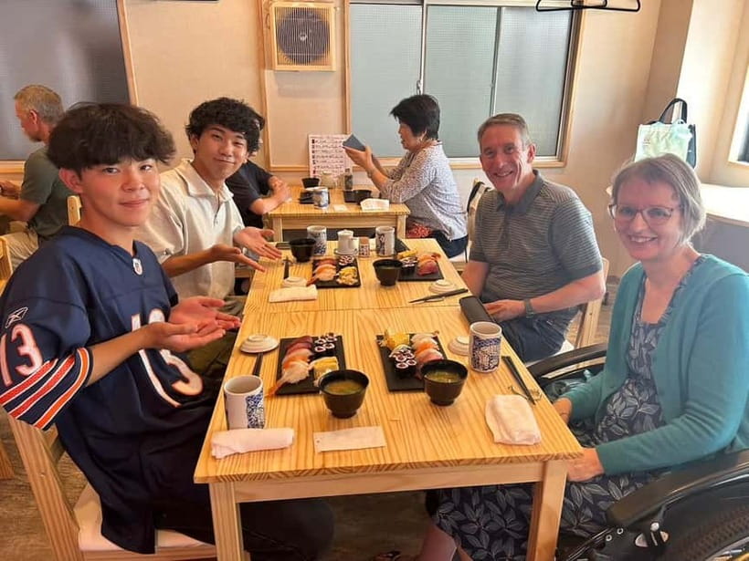 Tokyo: Tsukiji walk & sushi private tour with Uni Students - Outer Market walking with a Tokyo student mindset