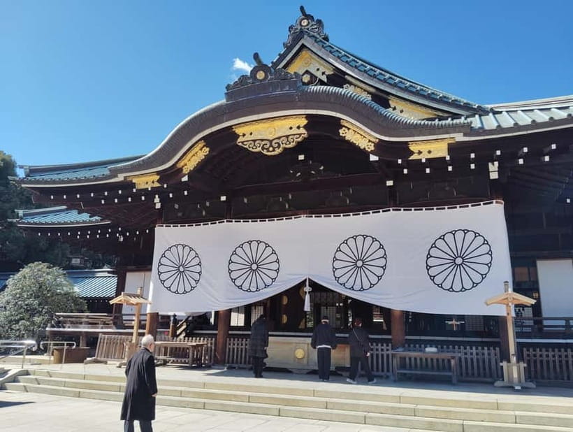 Tokyo War History Tour: Yasukuni Shrine & War Museum - Where this tour starts: Yasukuni’s first torii and the tone check