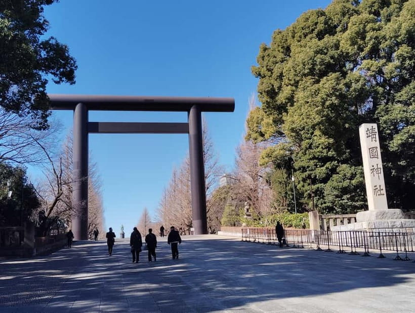 Tokyo War History Tour: Yasukuni Shrine & War Museum - Yushukan War Museum: a single story, plus context to think critically