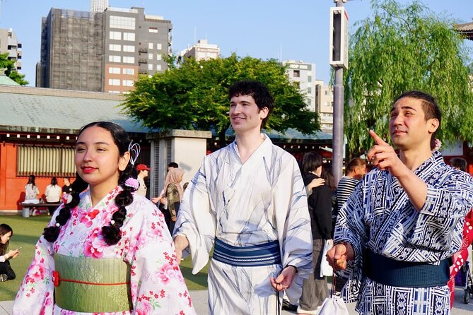 Tokyo: Winter Kimono Experience in Asakusa - Dressing in Asakusa with Kazune, and what that changes for photos