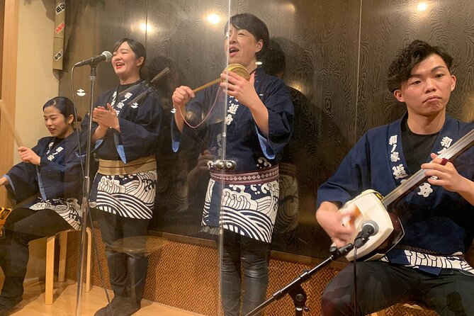 Tsugaru shamisen performance over traditional dinner - The guide factor: you learn, but you also move at a comfortable pace