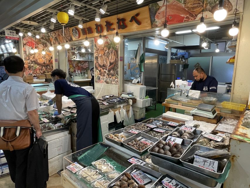 Tsukiji: Outer Market Walking Tour & Sake Tasting Experience - Guides that make the difference: names you may recognize
