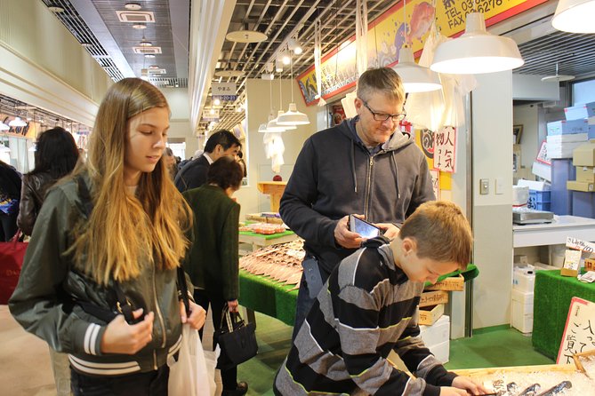 Tuna auction at Toyosu Market with qualified guide and early morning tour of Tsukiji Outer Market - Toyosu and Tsukiji in One Morning: Why This Combo Works