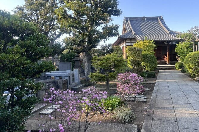 Ueno and Yanaka Culture Art Walking Tour in Old Tokyo - Ueno to Yanaka: why this part of Tokyo feels different
