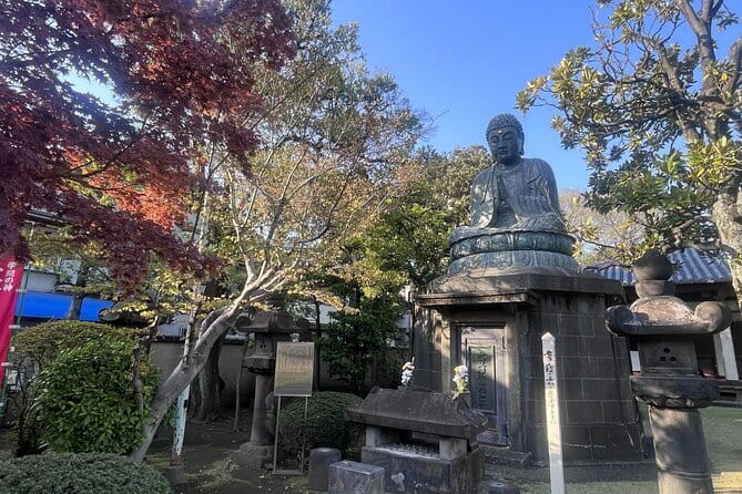 Ueno and Yanaka Culture Art Walking Tour in Old Tokyo - Yanaka Ginza: cat details, calm shopping streets, and easy wandering