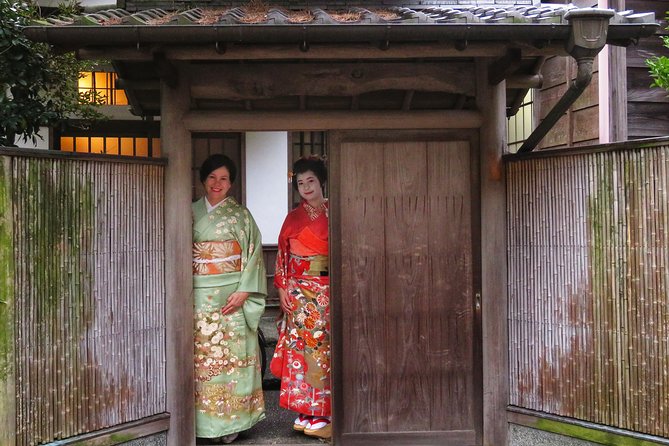Watch the Young Geisha do their makeup and Get Ready! - The kimono room setting and what you can expect to see