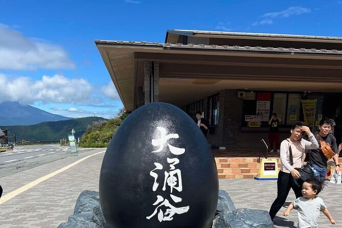 Wonderful Peaks & Peace: Mt. Fuji, Fuji Stupa & Hakone Tour - Chureito Pagoda at Arakurayama Sengen Park: free, famous, and meaningful