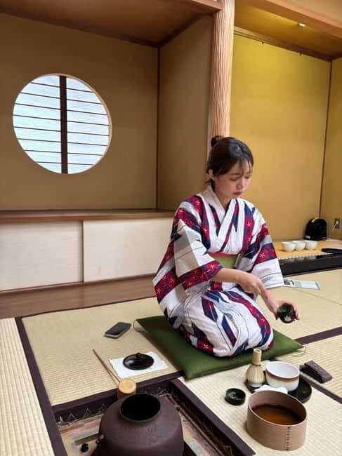 Yokohama : Tea Ceremony with Sweets and Souvenir - A casual tea ceremony in Yokohama, with Ryota and Sarina running the show